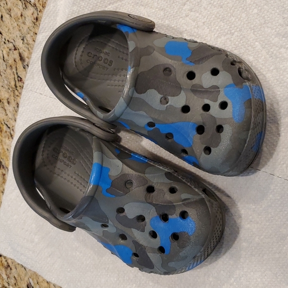 CROCS Other - Toddler Boys Camo Crocs Sz C8 8